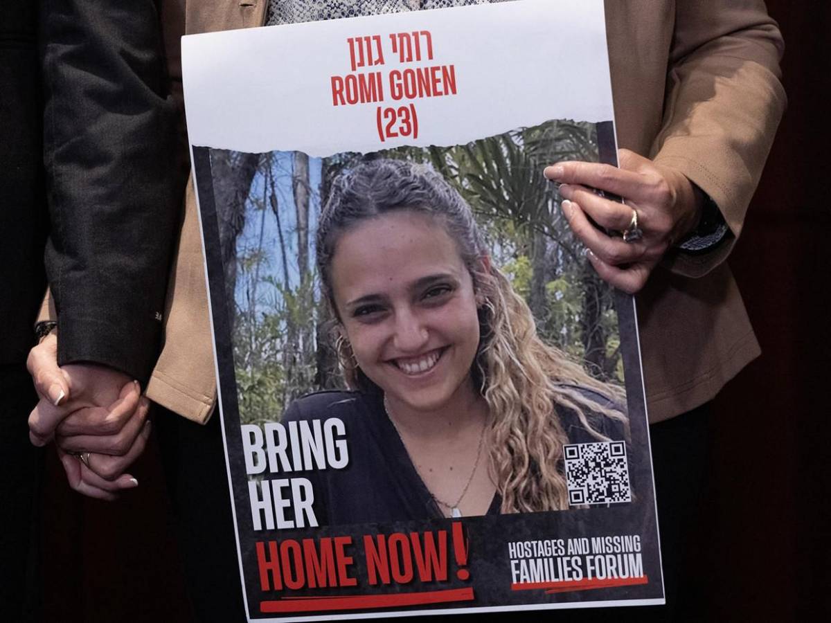 Romi Gonen, Doron Steinbrecher y Emily Damary, las tres rehenes que serán entregadas por Hamás