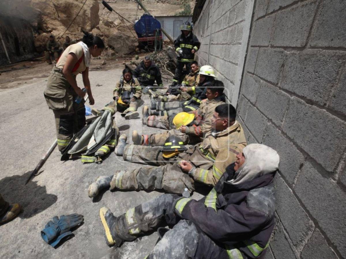 Maquinaria y equipos especializados y unas 40 horas de búsqueda: así fue el rescate de Claudia, Félix y Karen