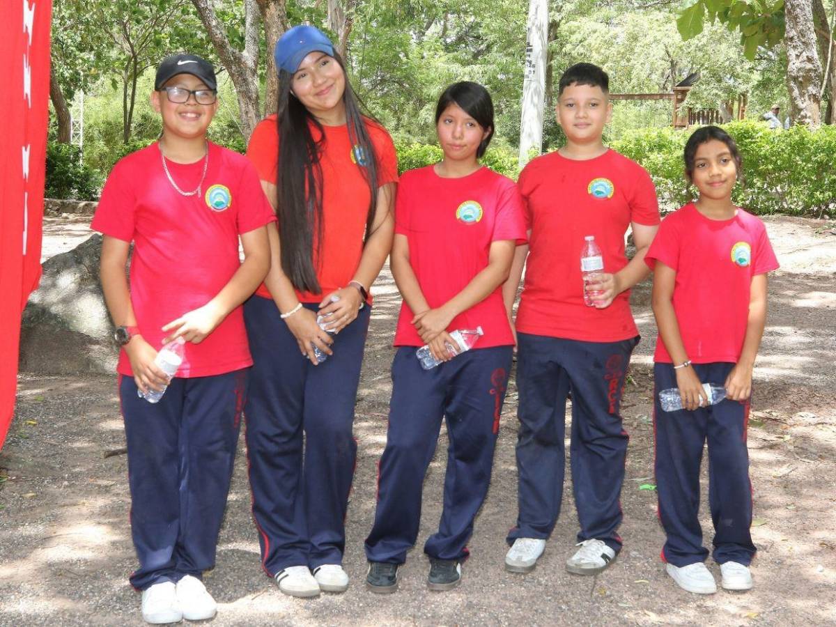 Amor por la naturaleza: Líderes ecológicos reforestaron el parque Juana Laínez