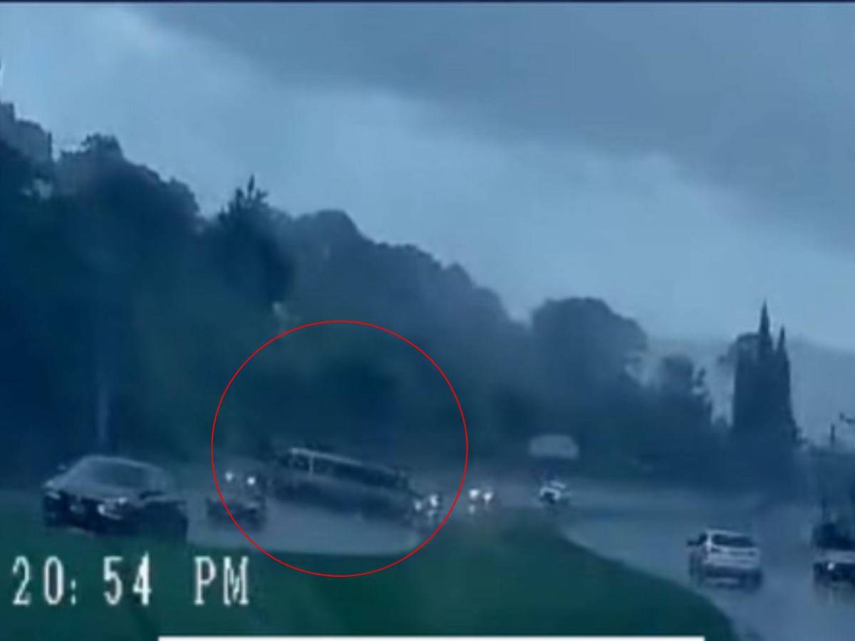 Dio varias vueltas: cámaras captaron el momento en que rapidito se volcó en El Durazno