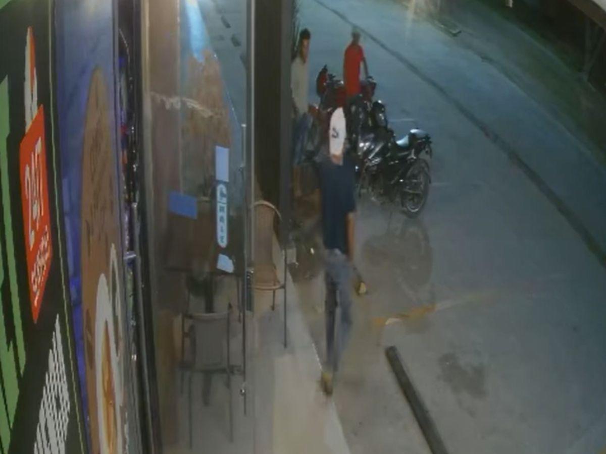 Cámaras captan asesinato a machetazos de un hombre en Colón: lo sacaron con engaños de una tienda