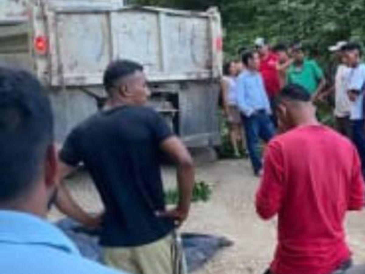 José Ordóñez pidió 'jalón' a conductor de volqueta y murió al caer: sufrió el impacto en su cabeza