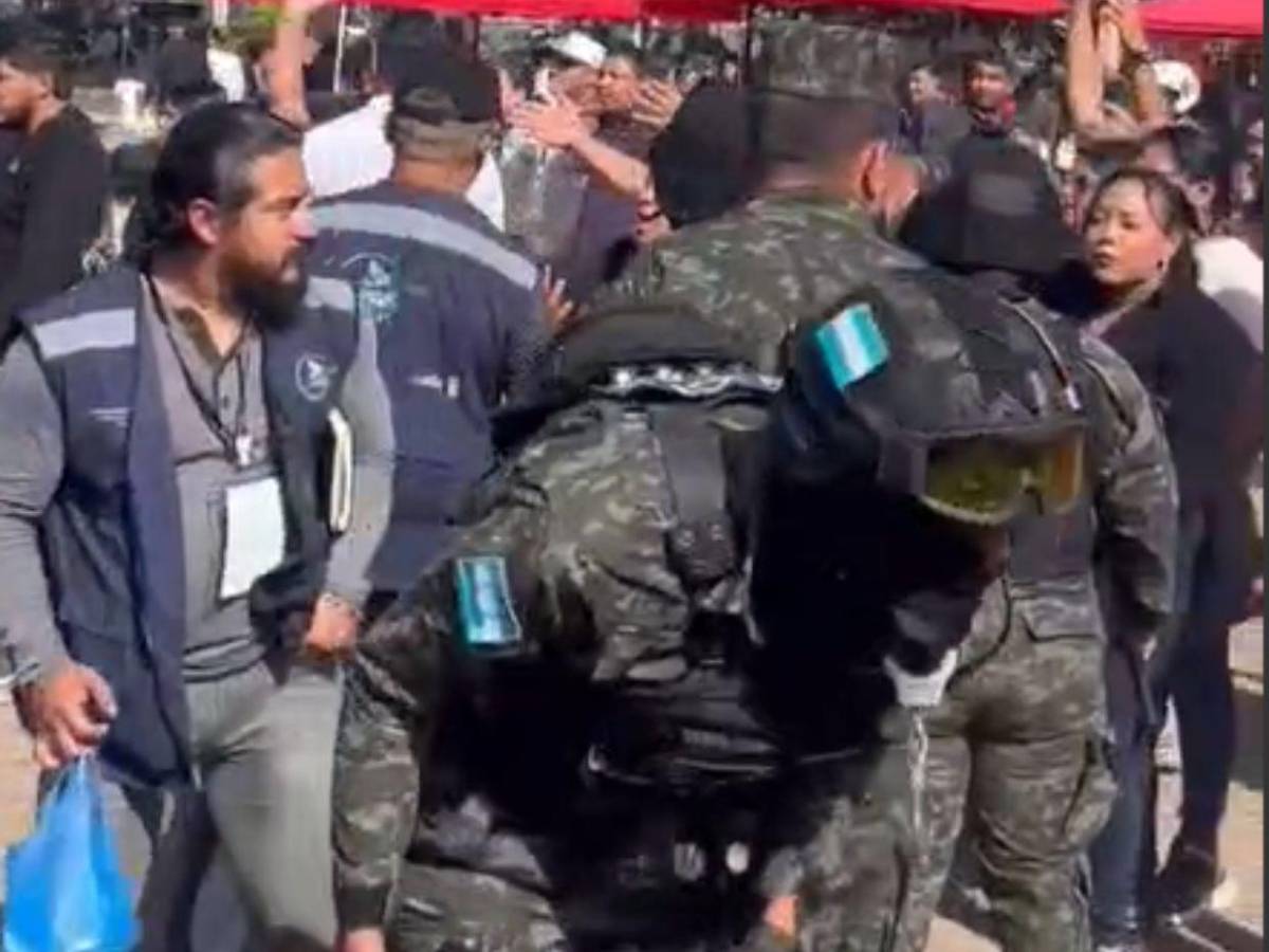 Lluvia de piedras en el CLE: frente a la PM y organismos, militantes de Libre atacan carpa del PN