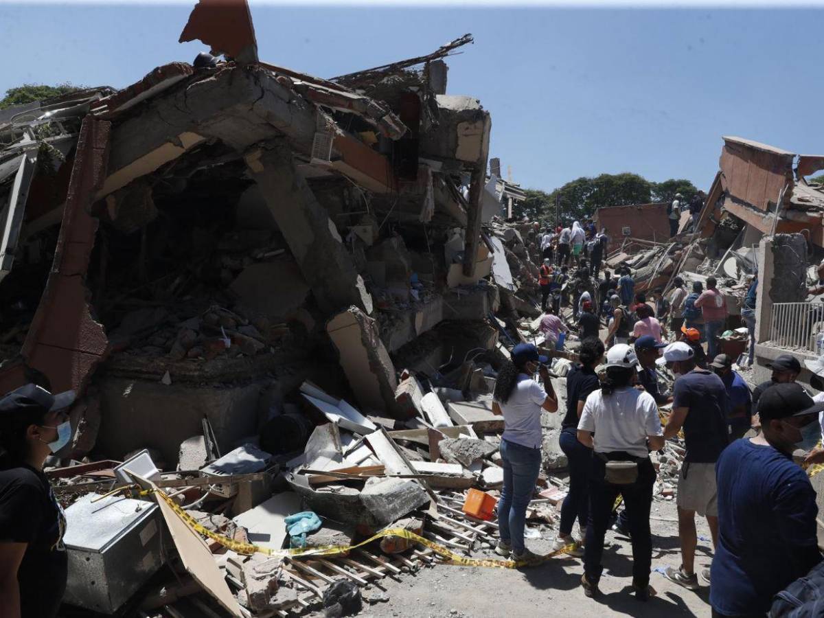 “Todo lo que conseguimos es poco”: llega ayuda al epicentro del terremoto de 7.4 en Colombia