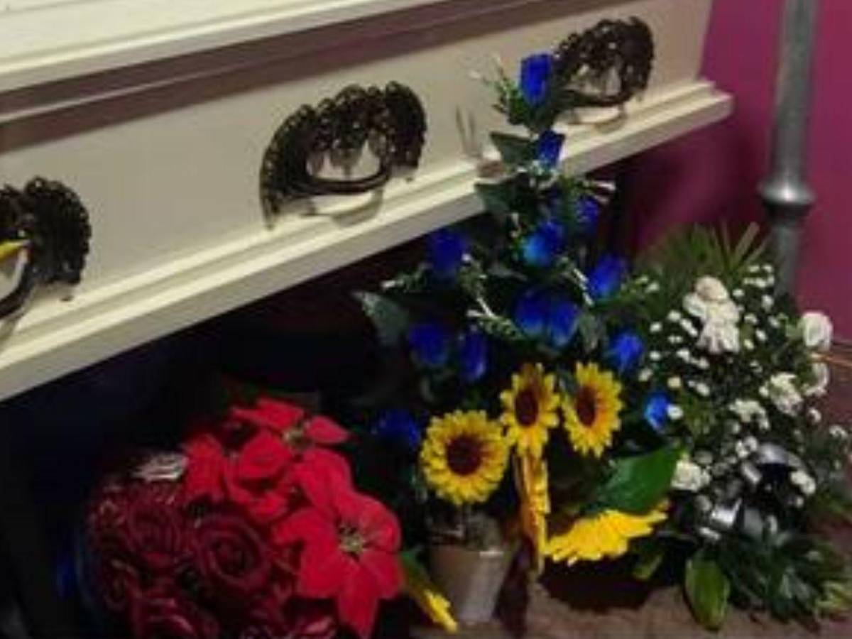 Entre flores y lágrimas despiden a “El Pollo”, trabajador del IHSS acribillado en Comayagüela
