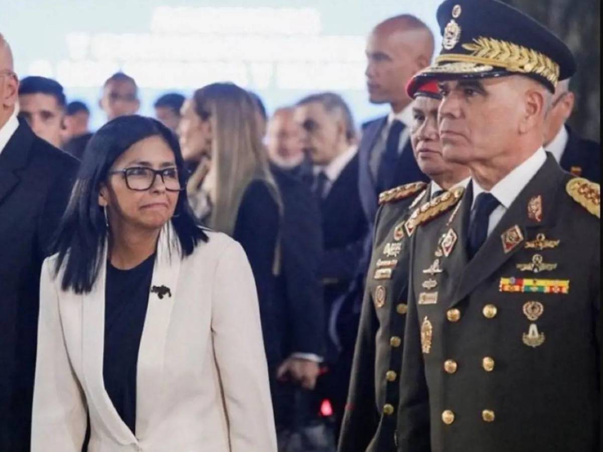 ¿Quién es Vladimir Padrino, el militar incondicional a Maduro removido en la era de Delcy Rodríguez?