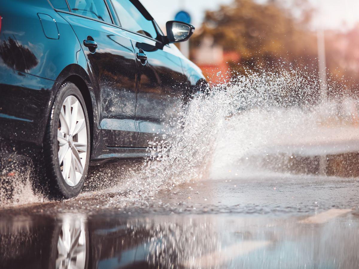 Proteja su auto de la lluvia