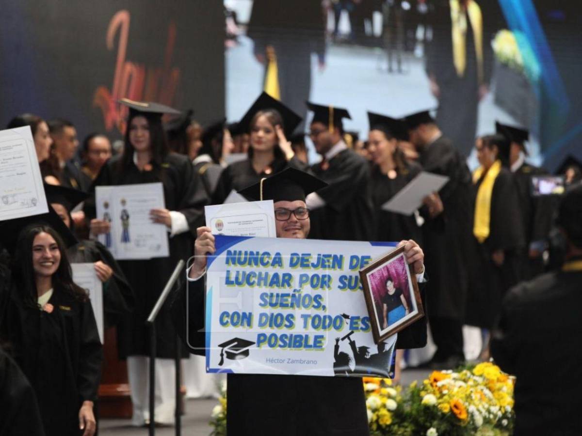 Tras años de esfuerzo, más de mil estudiantes reciben su título en la UNAH