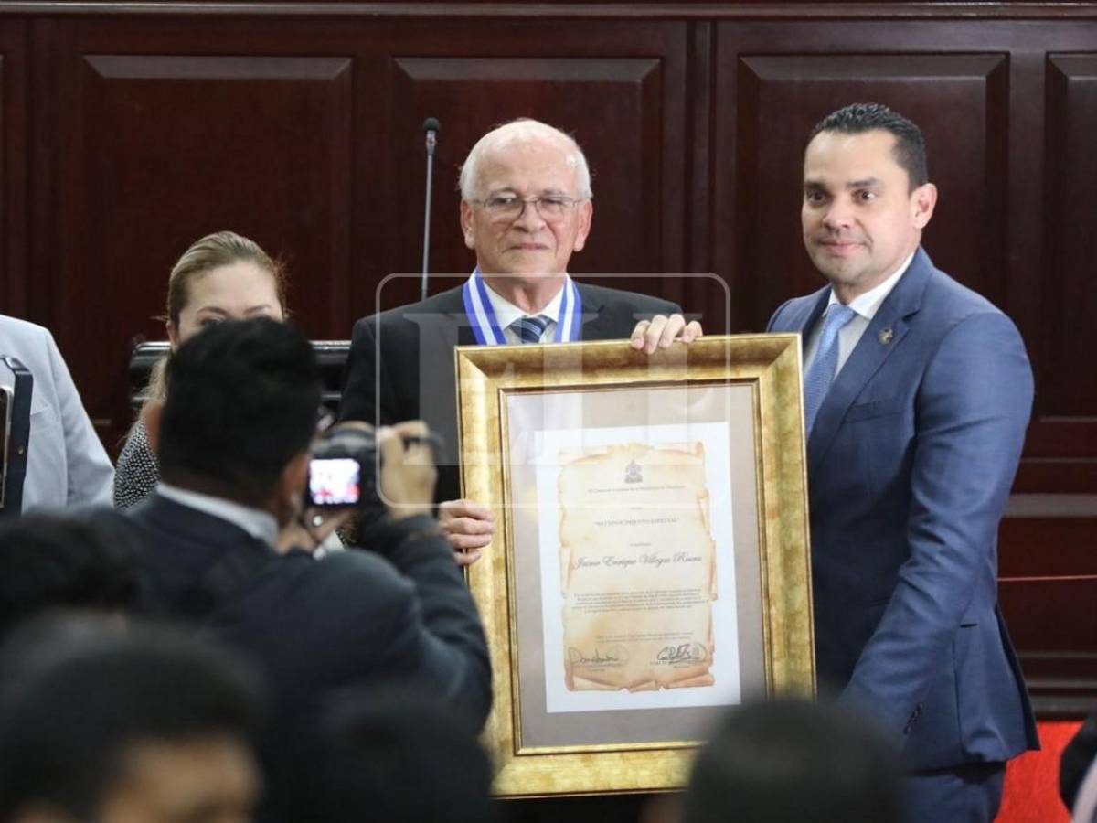 Congreso Nacional condecora a los mundialistas de España 82 con Gran Cruz con Placa de Plata