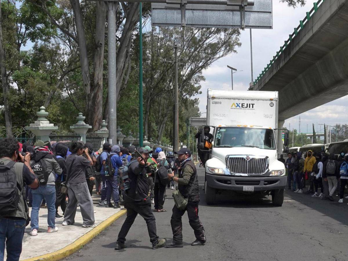 Impactantes imágenes del camión incendiado en Ciudad de México