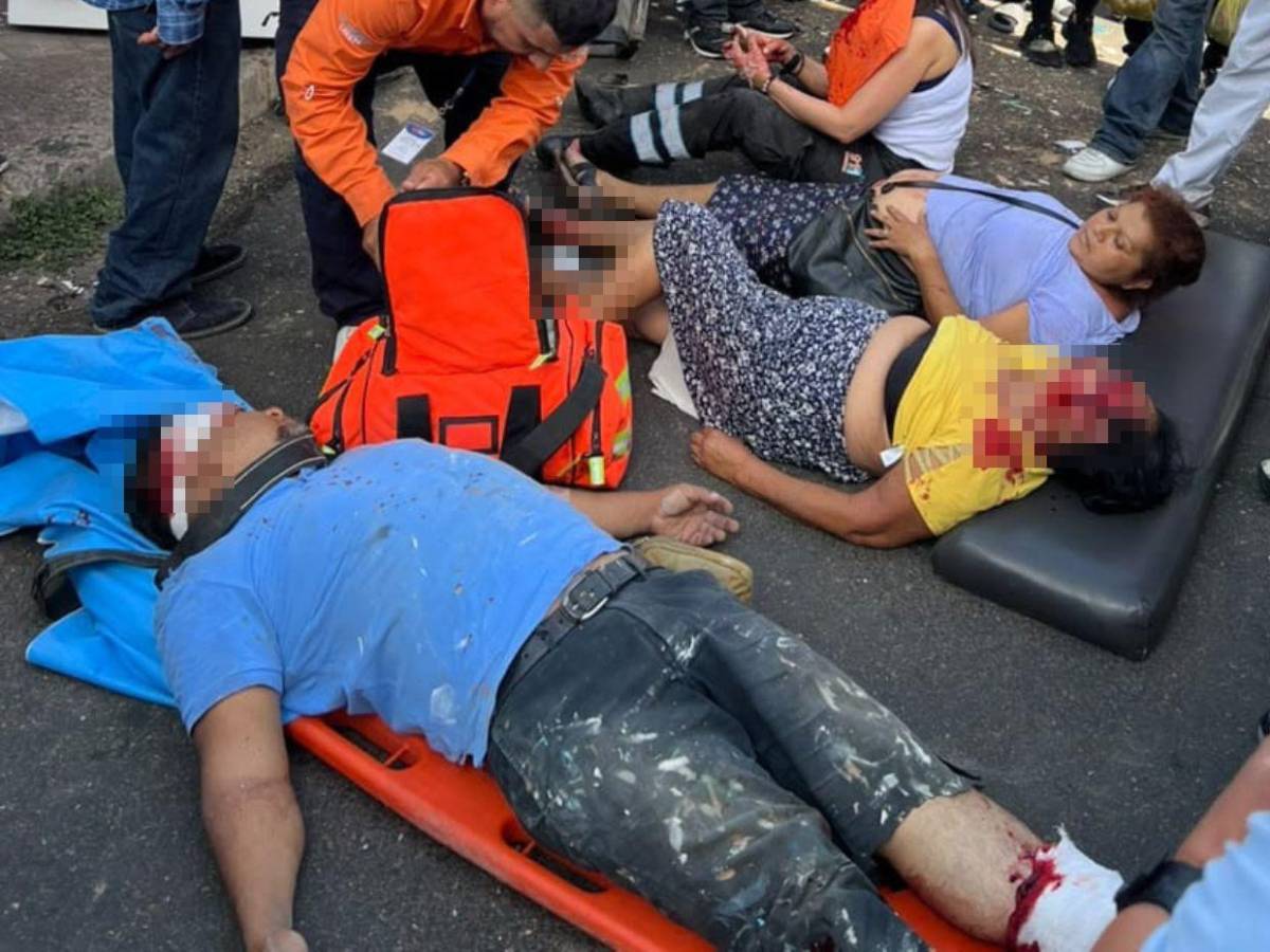 Sobre la acera quedó ambulancia tras impacto con rapidito en Comayagüela