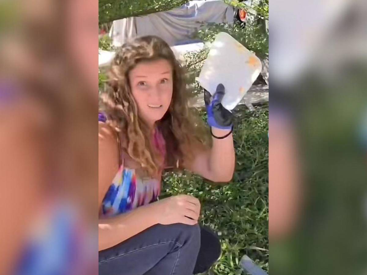 ¿Quiénes son Mikaela y Jirka, turistas que recorren Honduras y recolectan basura?