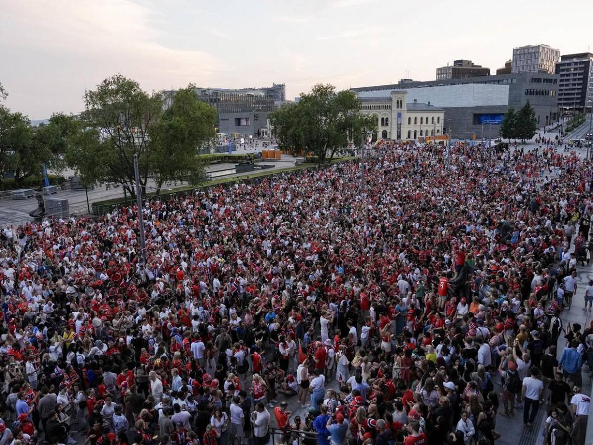 Oslo se rinde ante Haaland: así fue el emotivo recibimiento a la selección de Noruega