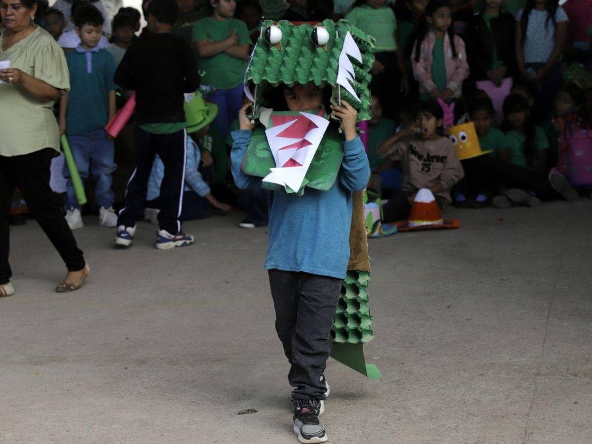 Disfraces, contacto con la tierra y juegos marcan tercera semana de Escuelas Amigables