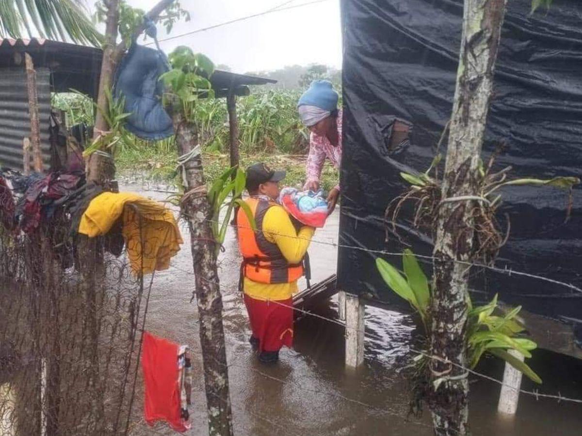Sufrimiento, dolor e impotencia: imágenes del paso de la tormenta Sara en Honduras