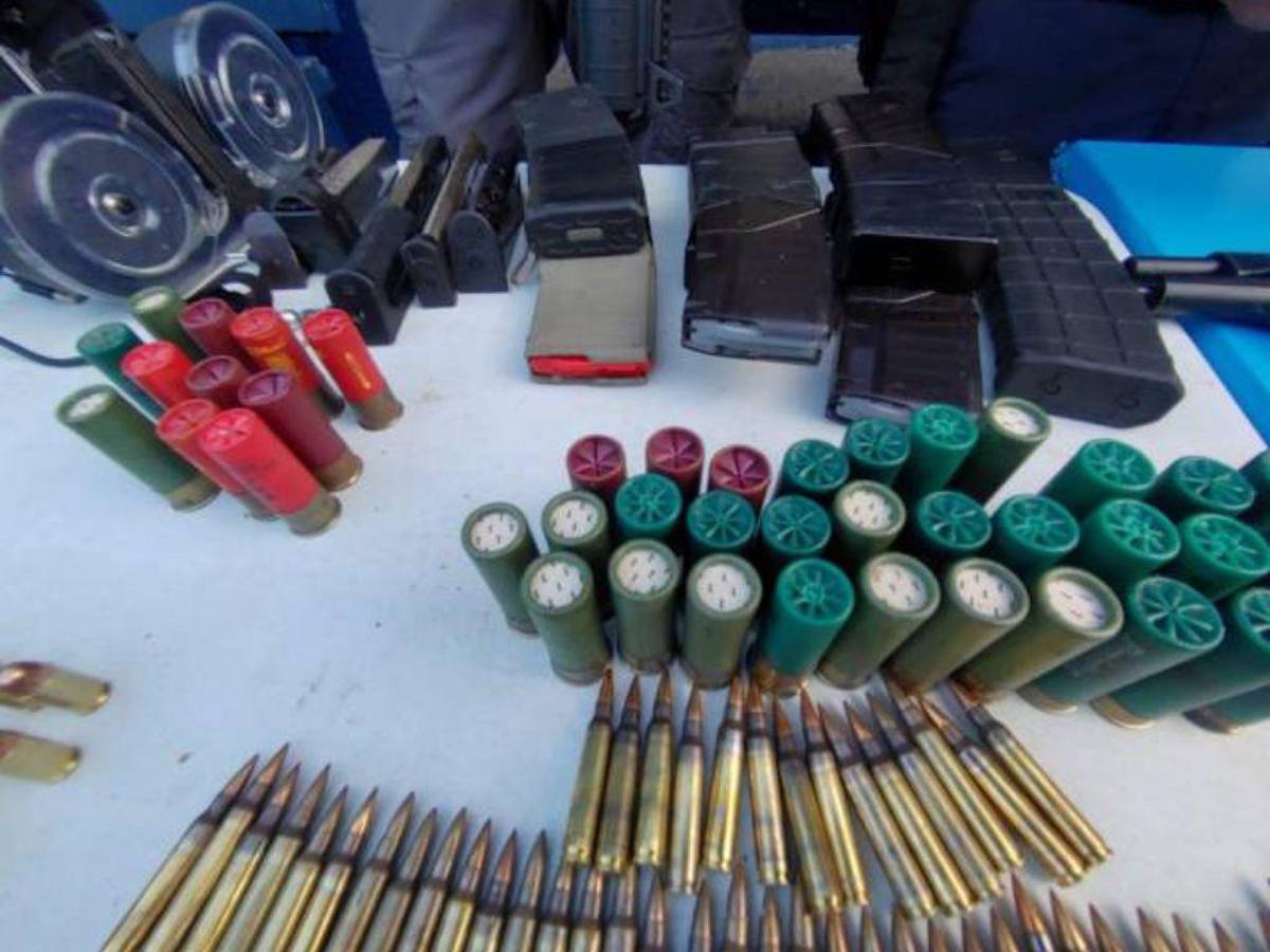 Estas fueron las armas decomisadas a los individuos.