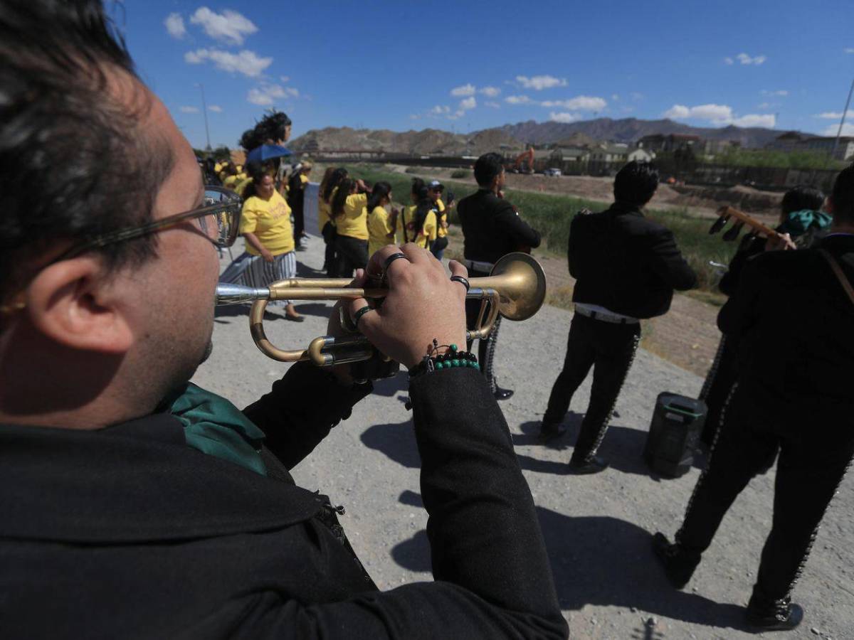 Día de la Madre en la frontera: sin abrazos pero con resistencia en Ciudad Juárez y El Paso