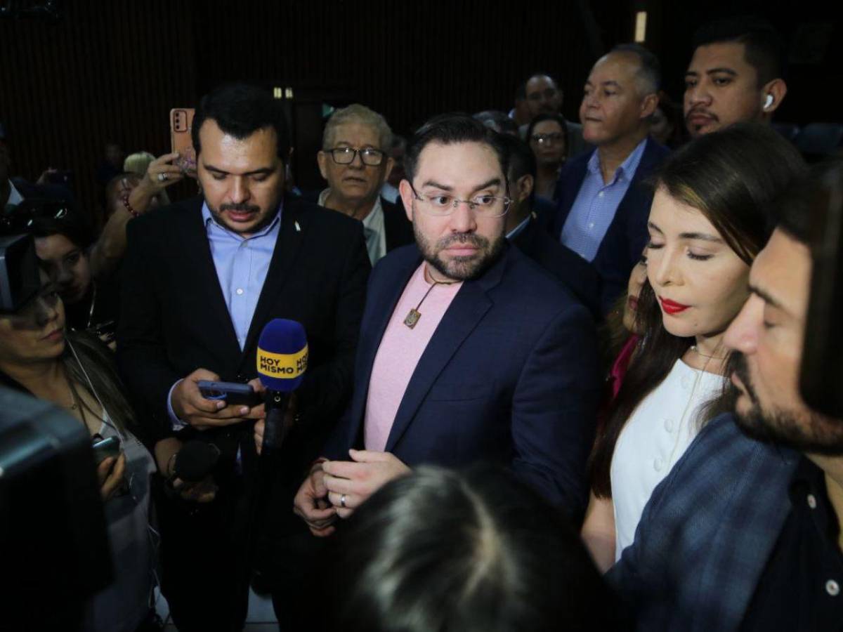 Diputados liberales abandonan el Congreso tras ataques contra Salvador Nasralla