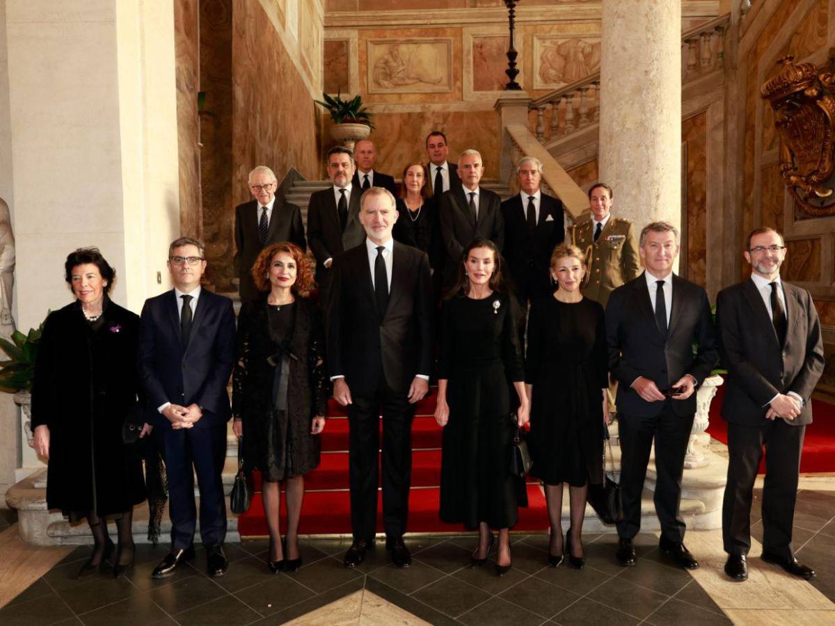 Los atuendos de las reinas y primeras damas en el funeral del papa Francisco Los atuendos de las reinas y primeras damas en el funeral del papa Francisco
