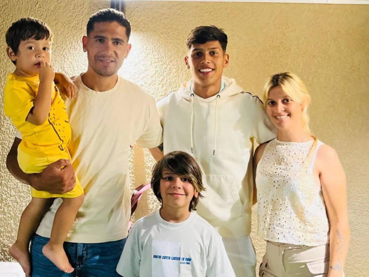 El emotivo momento de un padre e hijo que se enfrentaron en un partido de fútbol en Uruguay