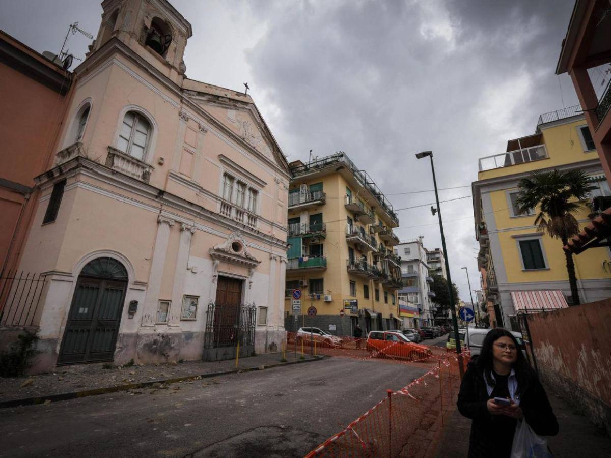 Terremoto de magnitud 4.4 causa pánico en la población de Nápoles, Italia