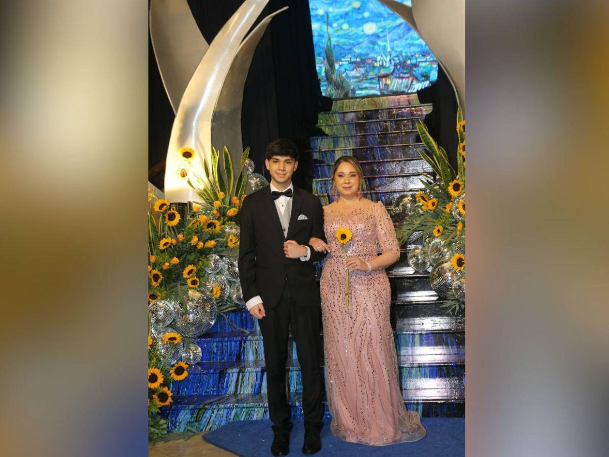 Desfile de los seniors 2025 de la Dowal School junto a sus padres