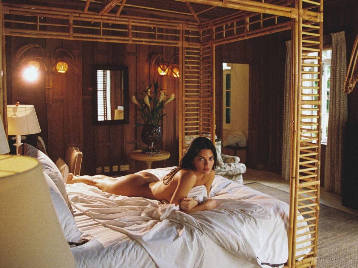 Kendall Jenner se burla de la maldición Kardashian en comercial del Super Bowl 2026