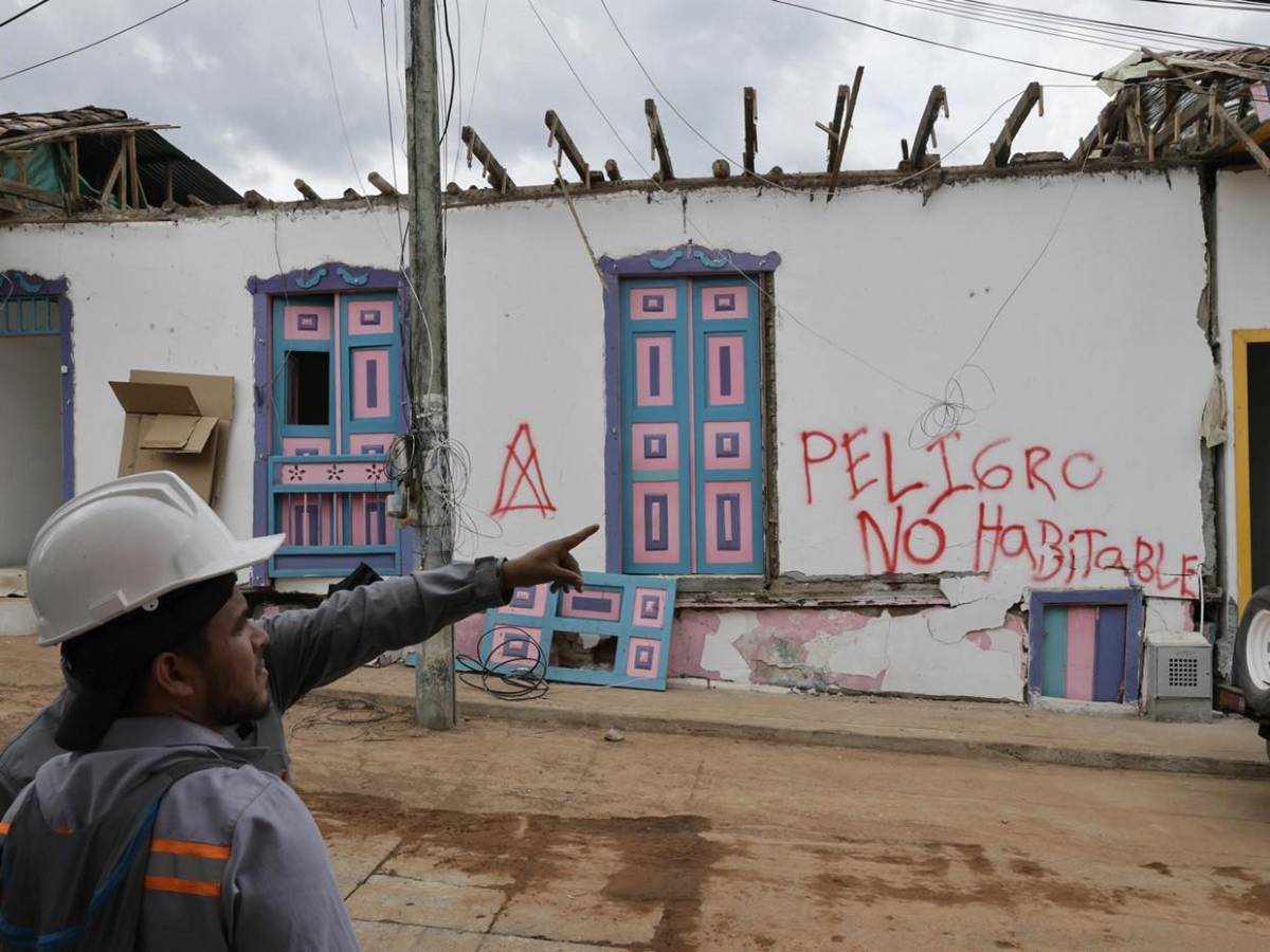 El Cairo, Colombia, pueblo destruido por terremoto se resiste a perder la esperanza