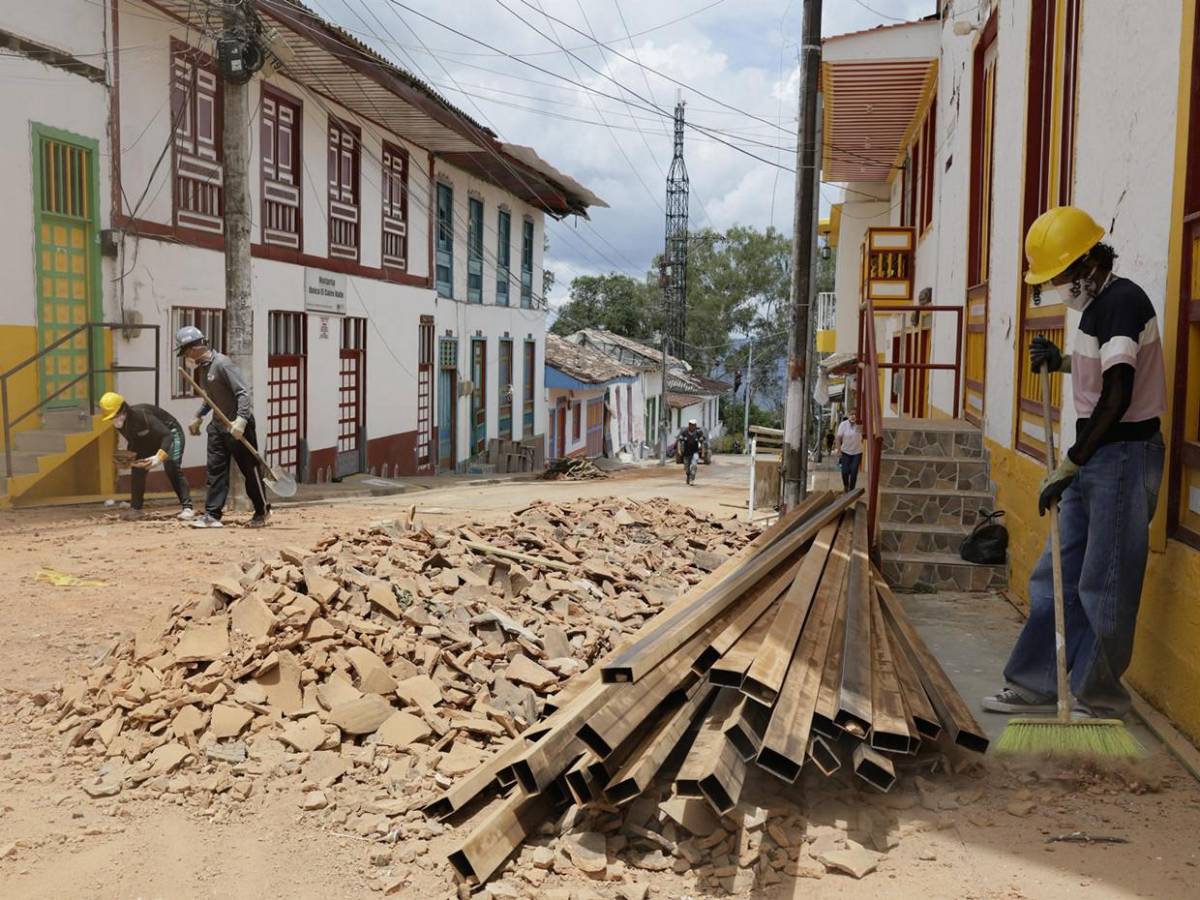 El Cairo, Colombia, pueblo destruido por terremoto se resiste a perder la esperanza