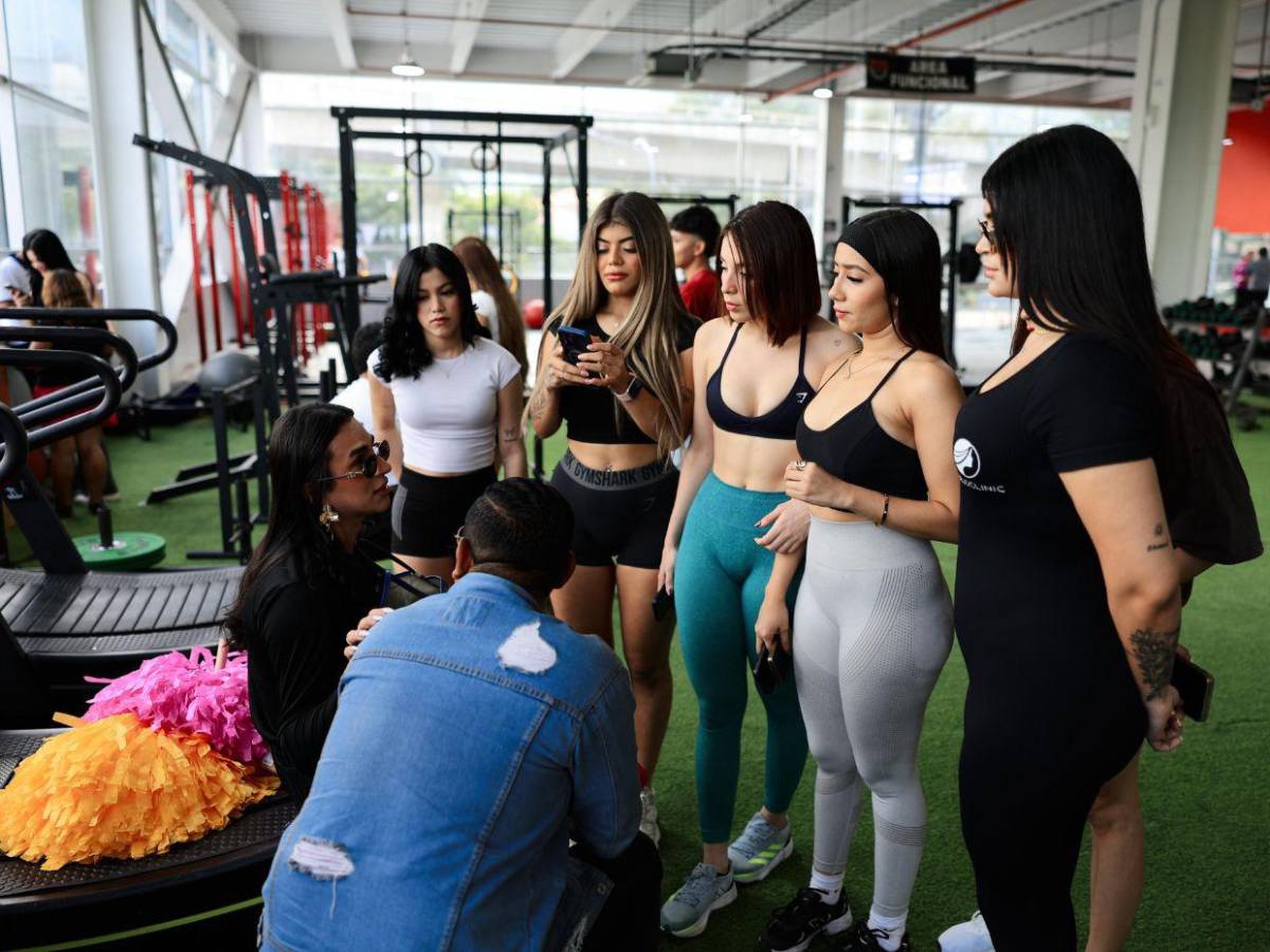 Pomponeras de la selección de tiktokers de Honduras se preparan para el juego ante El Salvador