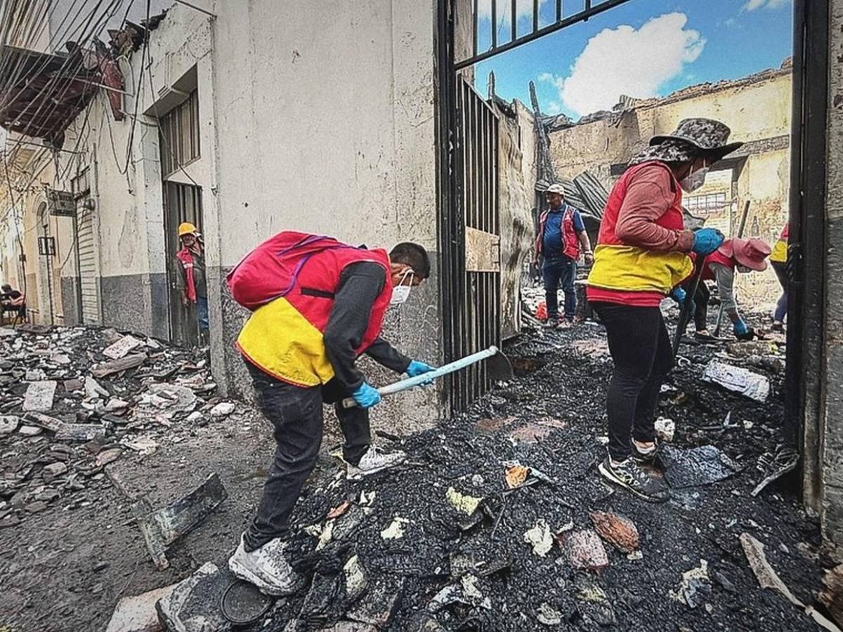 No quedó nada, solo escombros: el interior de Chinda Díaz y otros negocios tras incendio