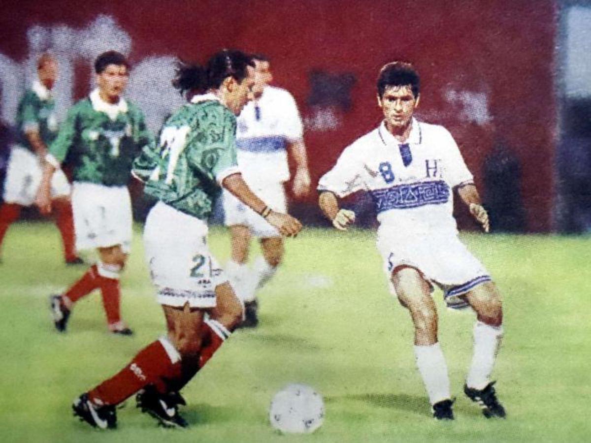 La primera vez que Honduras venció a México fue el 21 de septiembre de 1996. En aquella ocasión la H se impuso 2-1 en el Estadio Morazán.