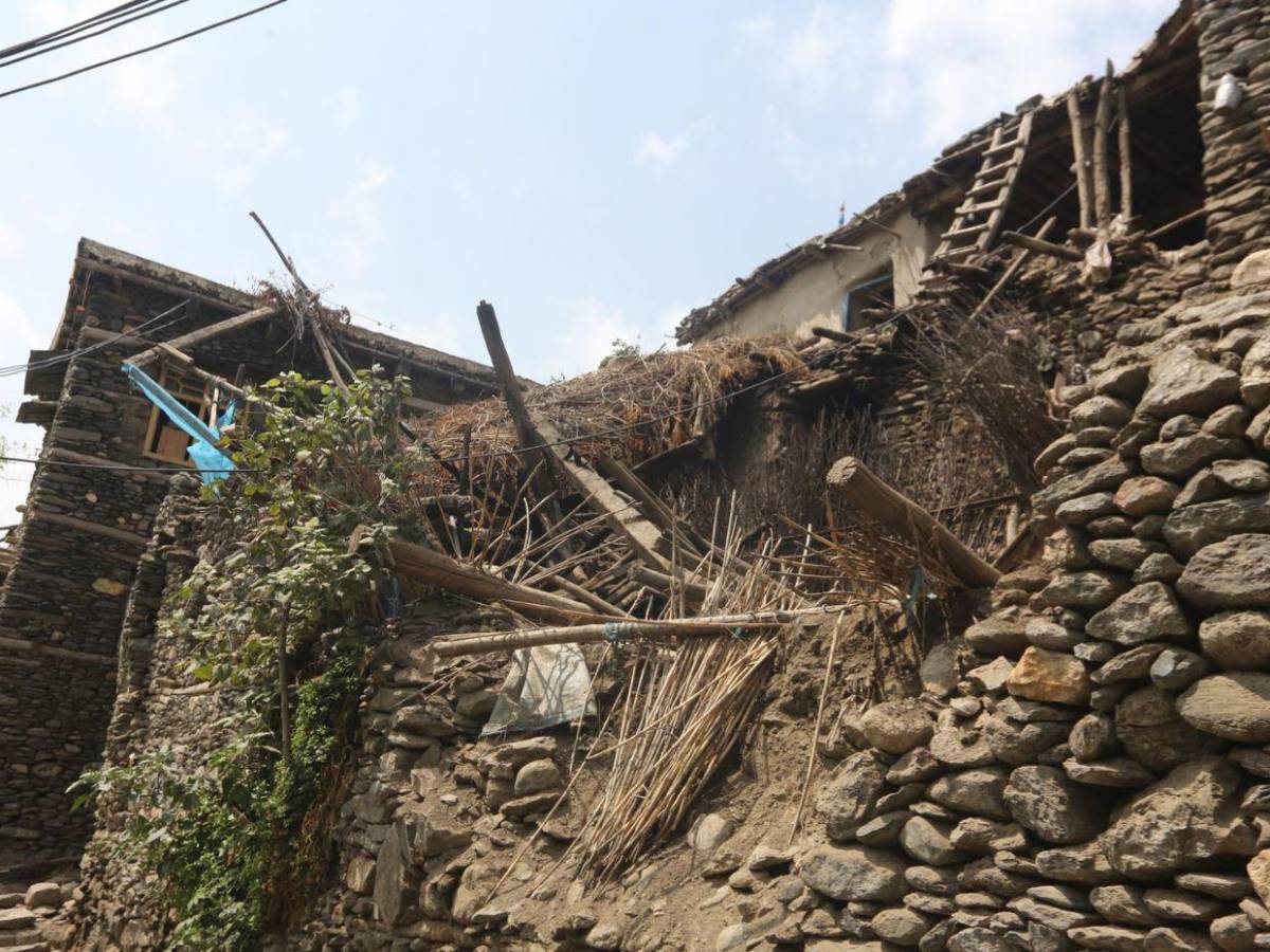 Los muertos por el terremoto de Afganistán superan los 1,400