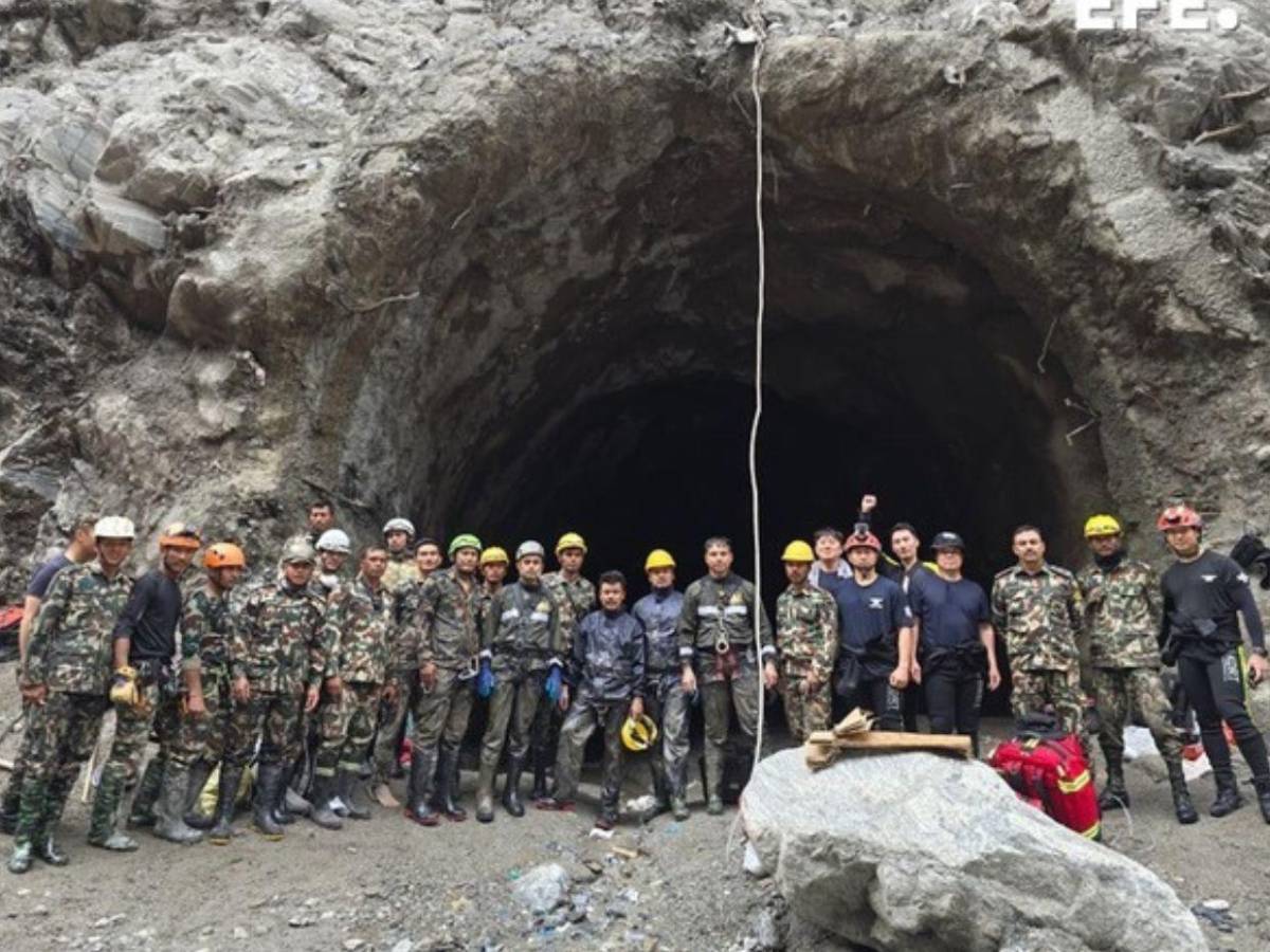 En cuanto veía la luz, gritaba: el relato de un chino que estuvo atrapado 11 días en un túnel de Nepal