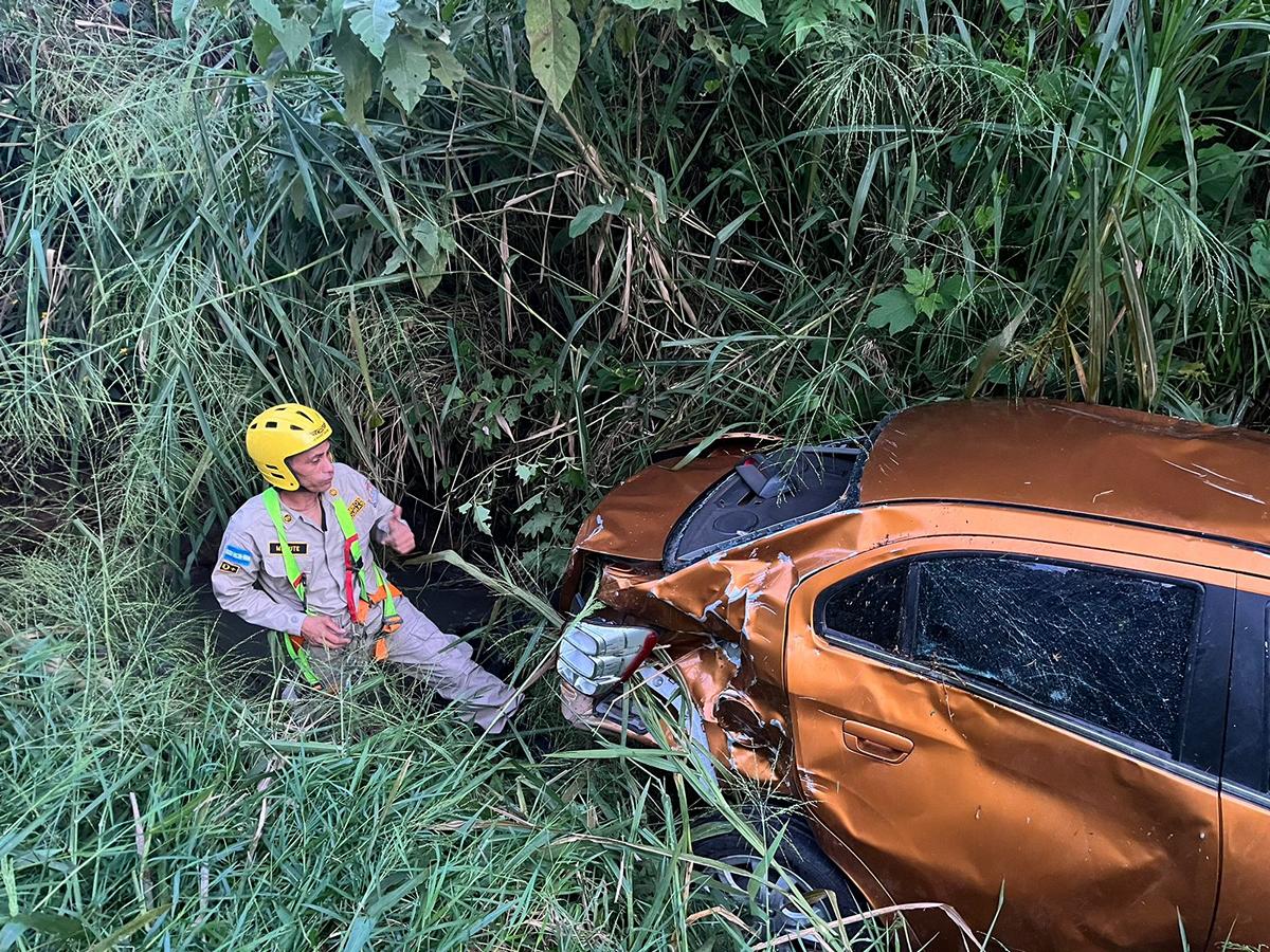 Conductor lesionado tras caer a abismo en cuesta de El Chile