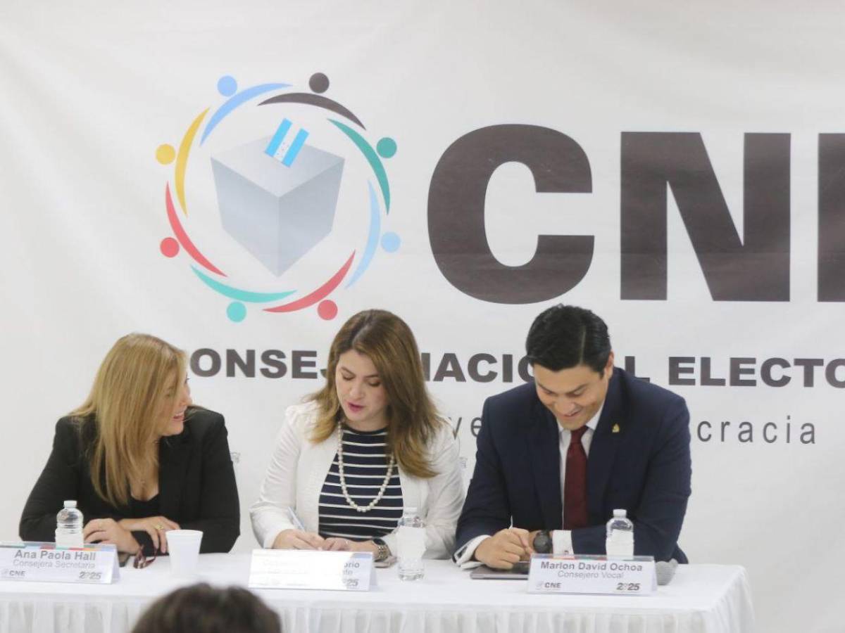 Entre risas y armonía, consejeros del CNE reciben ofertas para el TREP