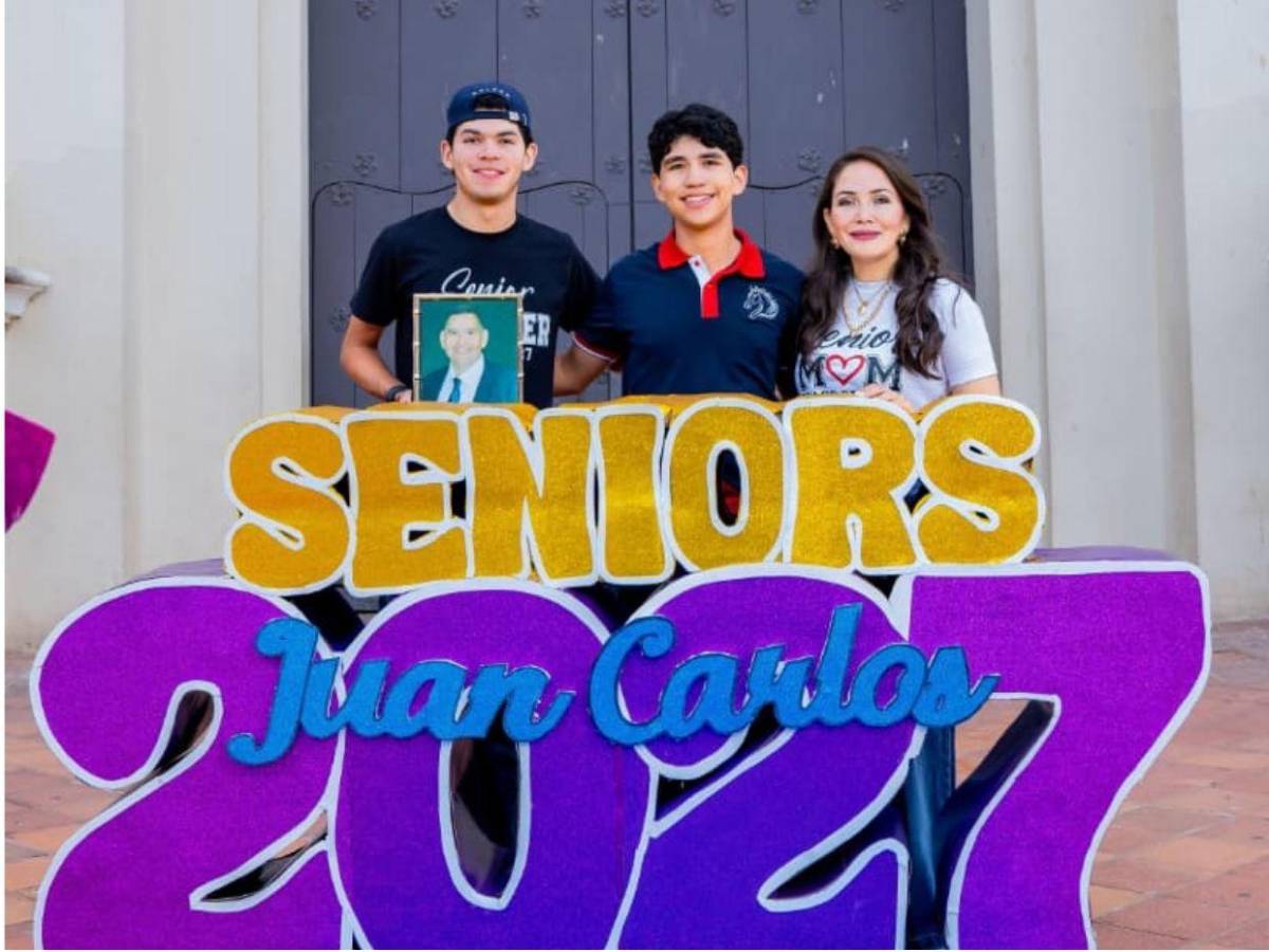 Al ritmo de carnaval, seniors de Escuela Bilingue Honduras hacen su entrada