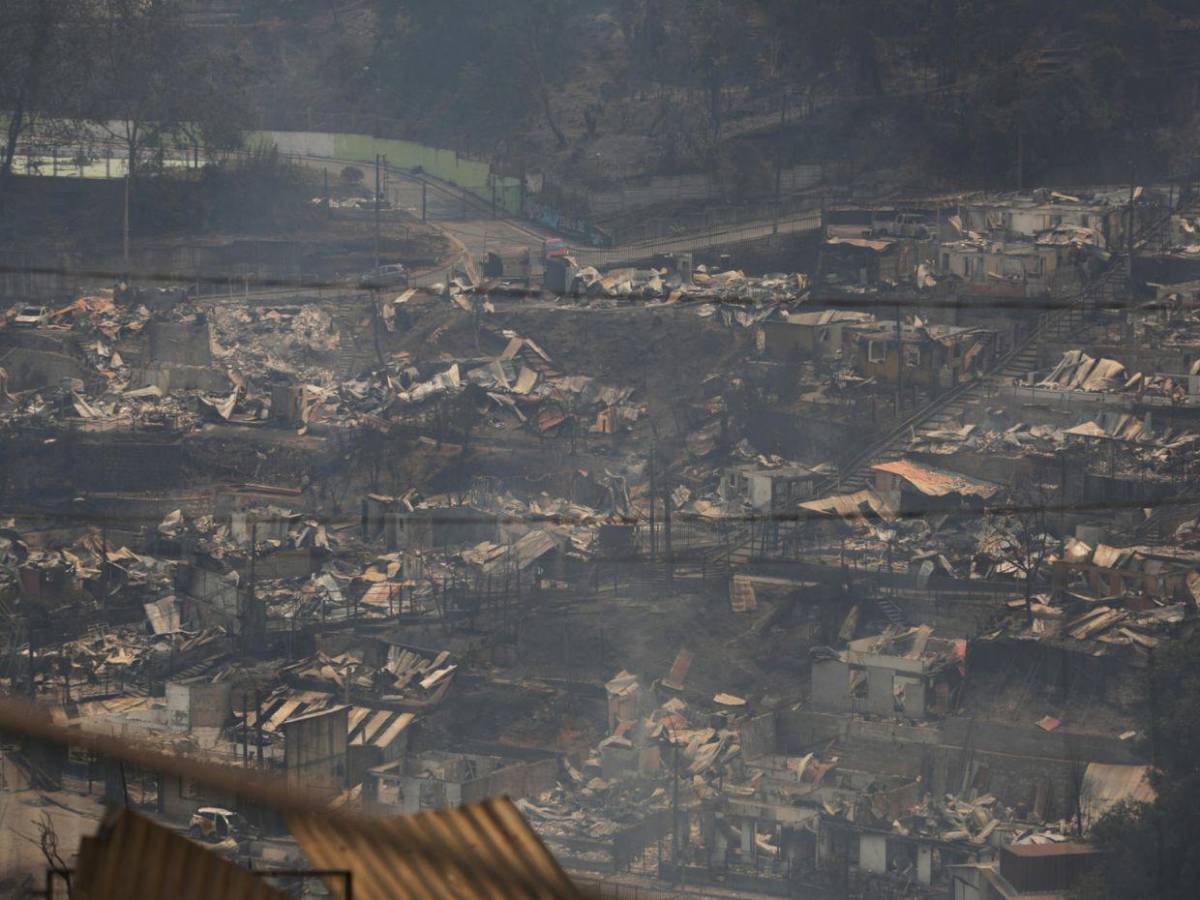 Megaincendios arrasan el sur de Chile y autoridades decretan estado de catástrofe