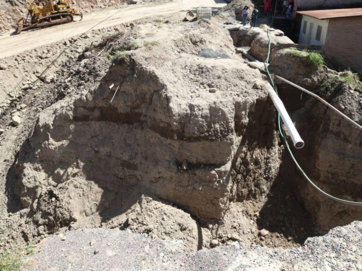 Avanzan los trabajos de rehabilitación en la Reynel Fúnez tras enorme socavón