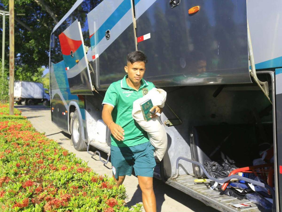 Cobijas, almohadas y la visita de un exministro: Así partió Marathón hacia Tegucigalpa