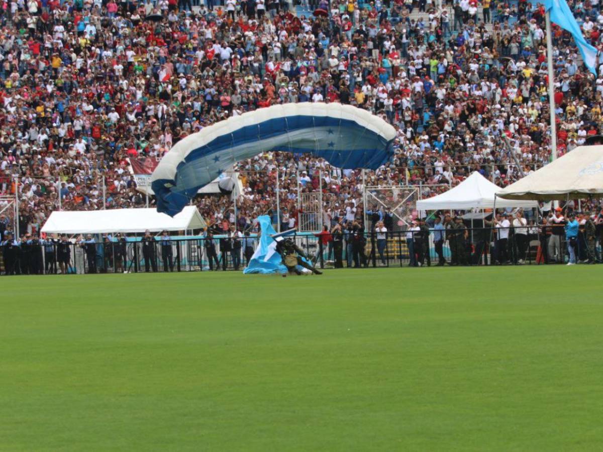 ¿Quién es Ever Maldonado, el paracaidista que se accidentó en los desfiles patrios?