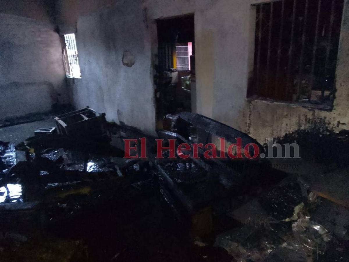 En el interior, varios objetos estaban totalmente quemados.