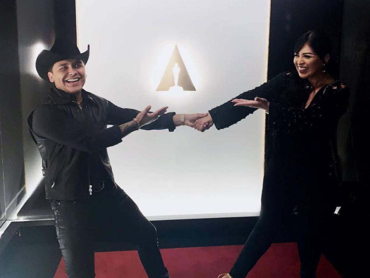 Christian Nodal se distancia de sus padres mientras vive su romance con Ángela Aguilar