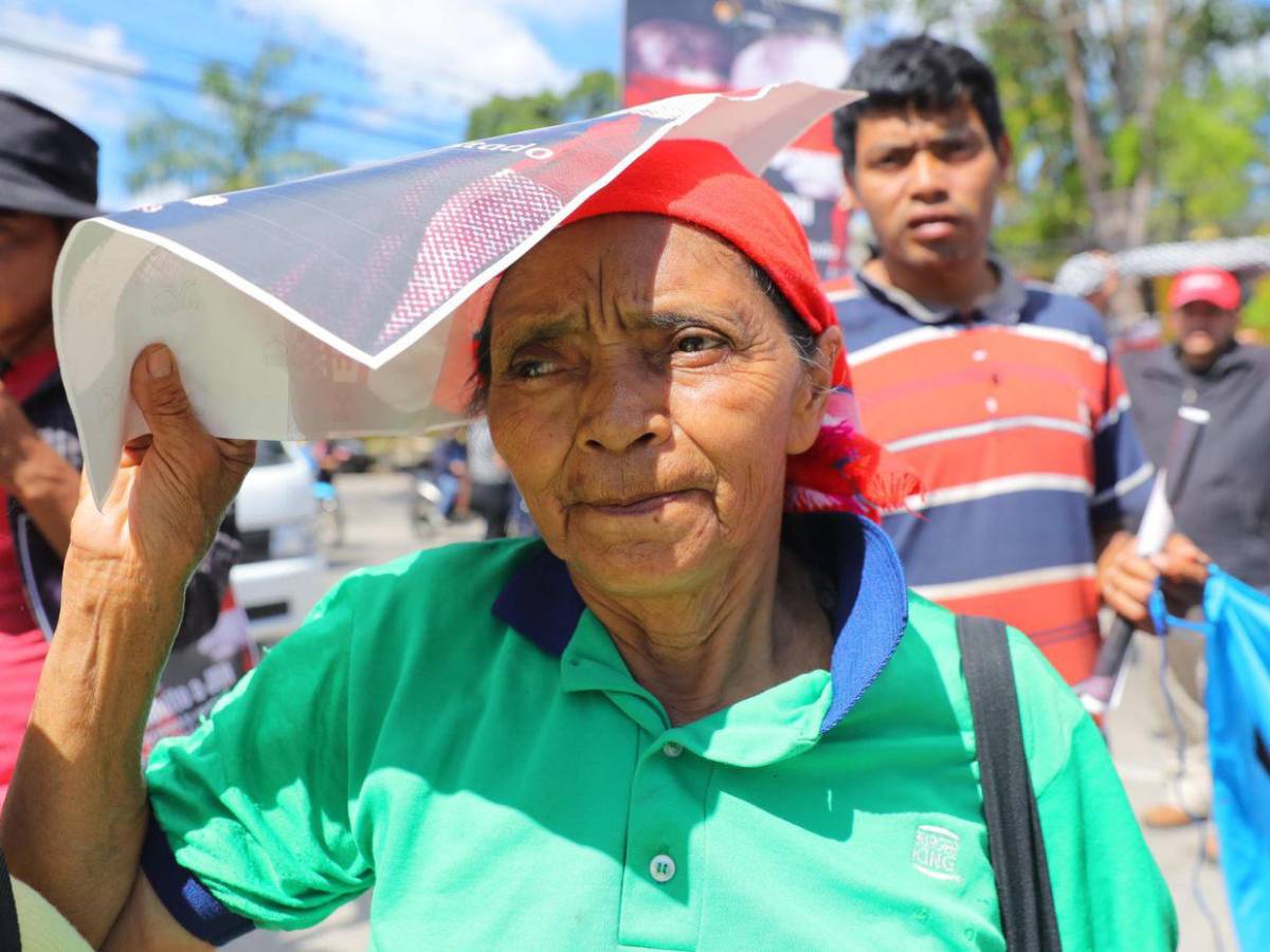 Protestan frente a Embajada de EE UU contra el indulto de Donald Trump a JOH