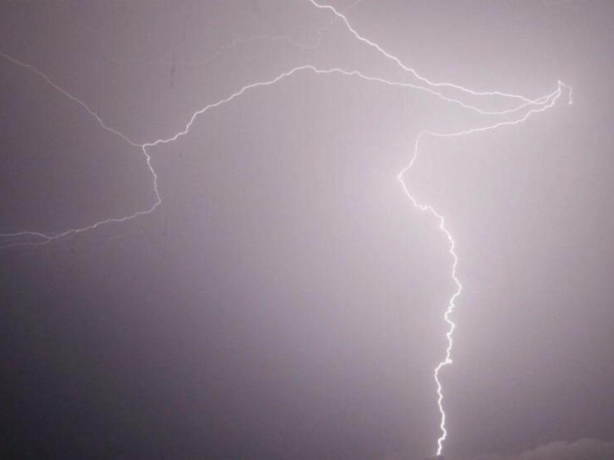 Impacto de rayo deja un muerto y seis heridos en Perú