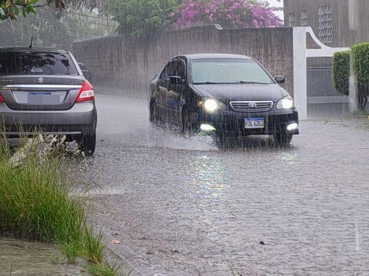 Las imágenes de las intensas lluvias que azotan la capital
