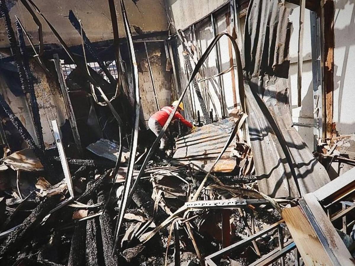 No quedó nada, solo escombros: el interior de Chinda Díaz y otros negocios tras incendio