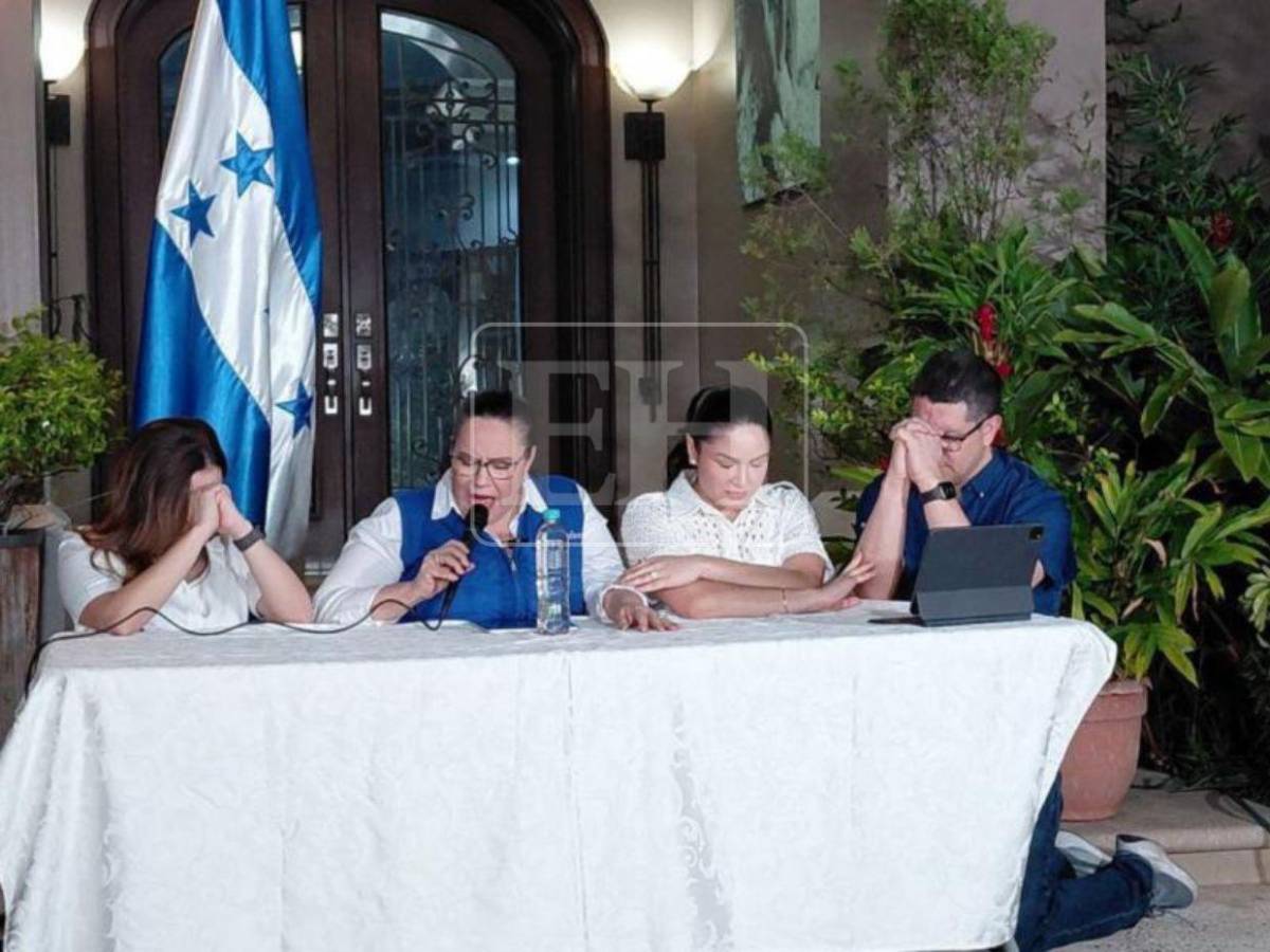 De rodillas y con una oración: así reaccionó Ana García tras anuncio de indulto a Juan Orlando Hernández