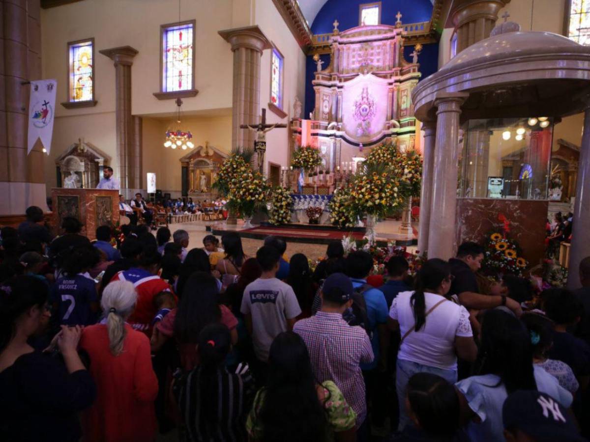 Fe y devoción: la Virgen de Suyapa reúne a miles en su aniversario Fe y devoción: la Virgen de Suyapa reúne a miles en su aniversario