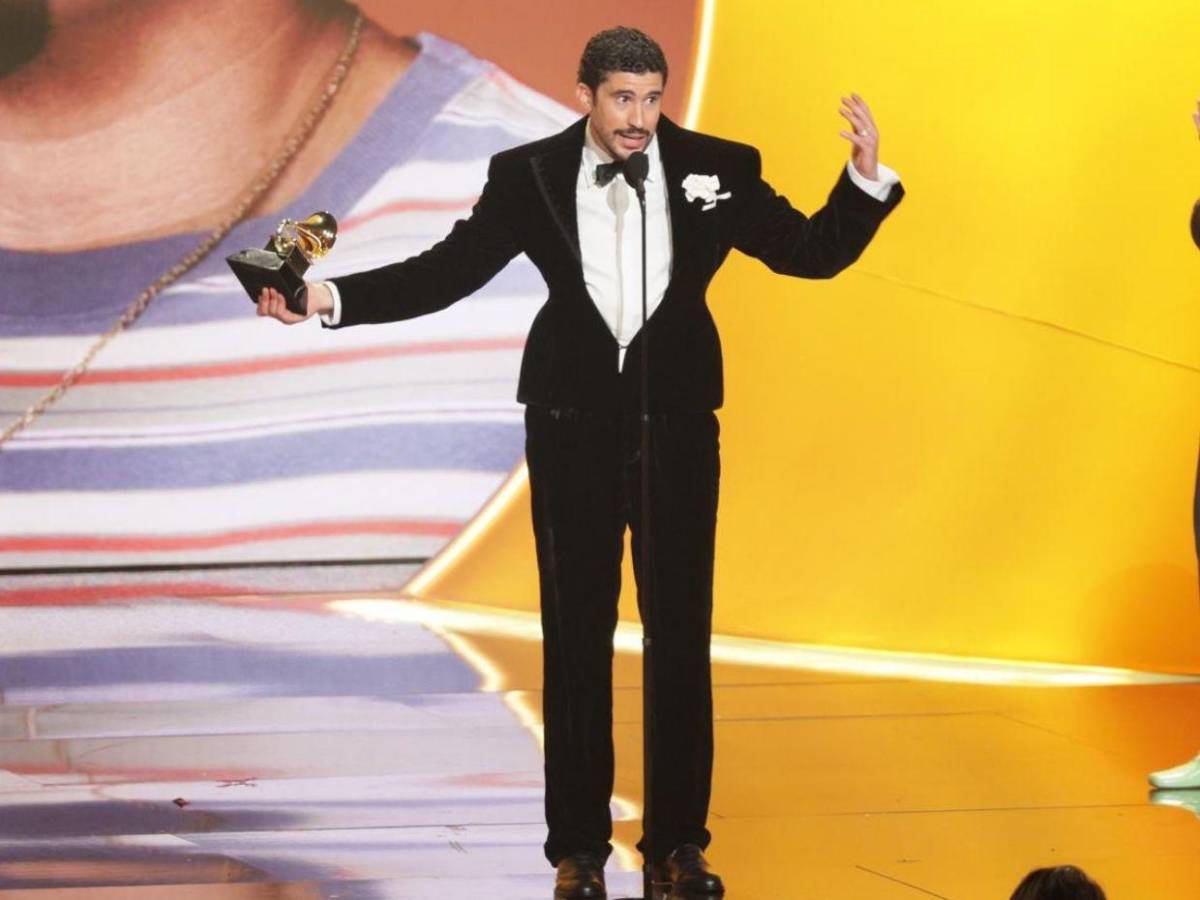 Plumas, transparencias y brillos: los protagonistas de la alfombra roja de los Grammys 2026